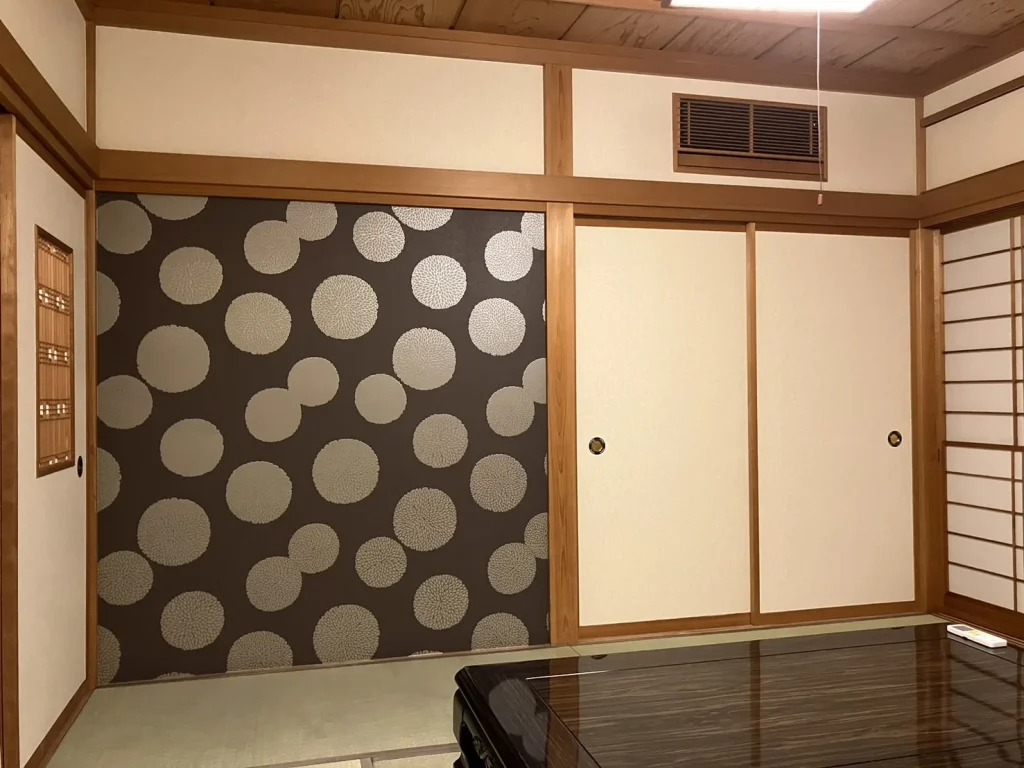 フルリノベーション 施工後：和室 アクセントクロス